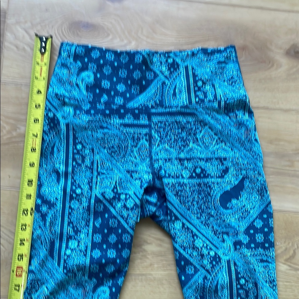 Fabletics patterned workout pants - Picture 3 of 16
